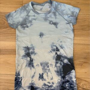 Lululemon blue tie dye swiftly-tech short sleeve